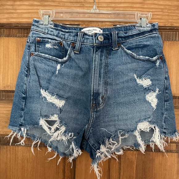 Abercrombie & Fitch Pants - Abercrombie & Fitch High Rise Mom Shorts. Size 26 (curve love)